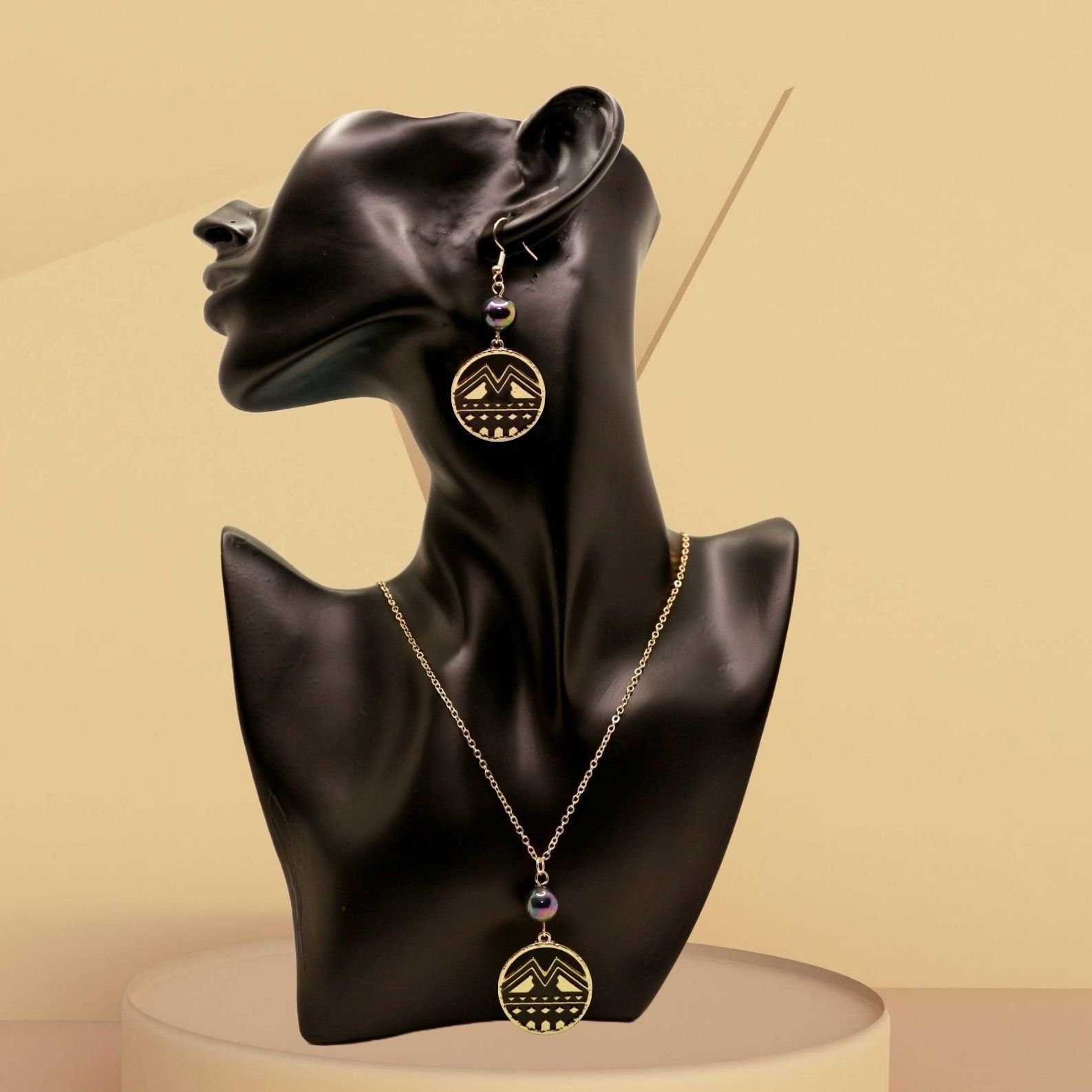 Hawaiian necklace set for women with pearl (2) Hawaiian necklace set for women, with pearl and enamel