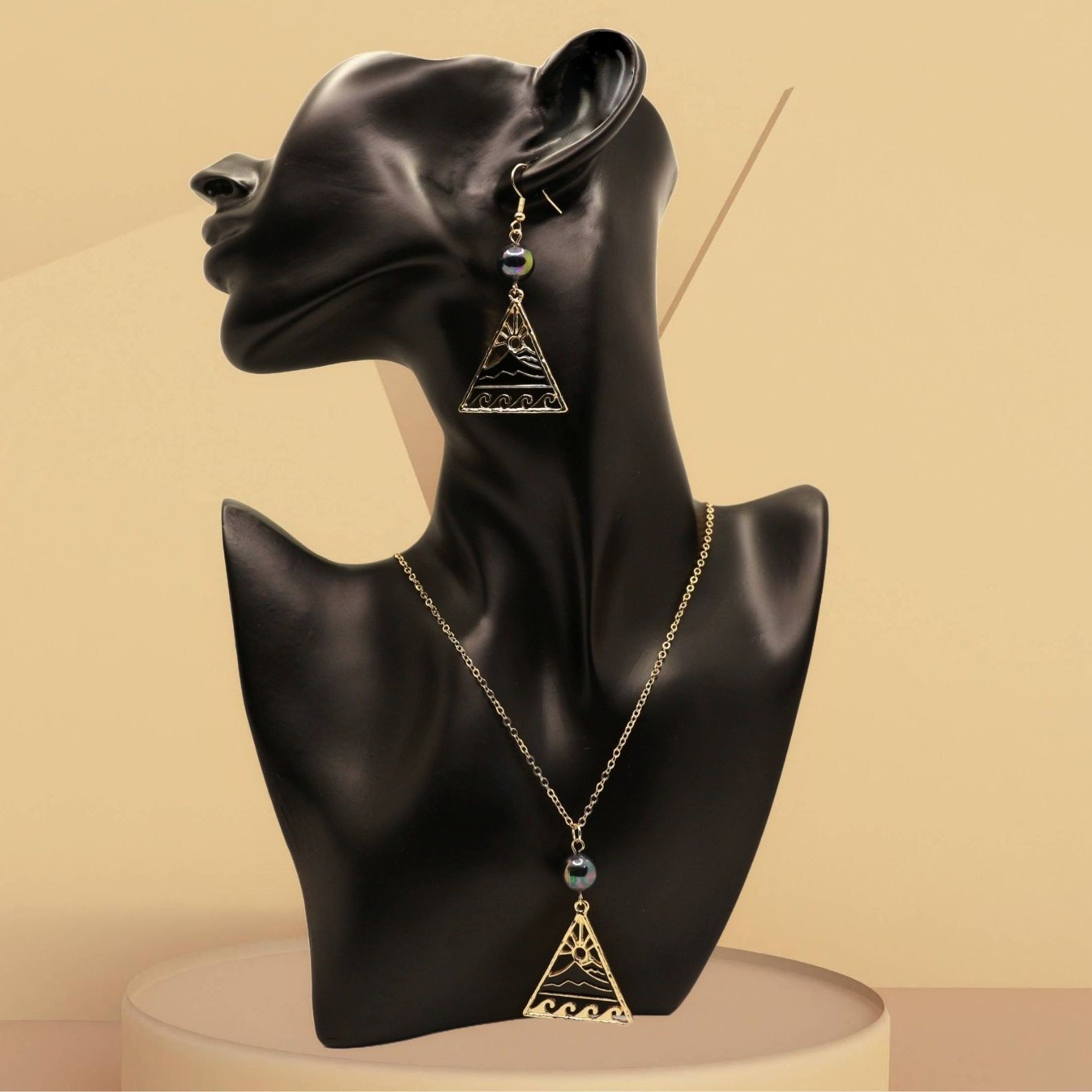 Hawaiian necklace set for women with pearl (4) Hawaiian necklace set for women, with pearl and enamel